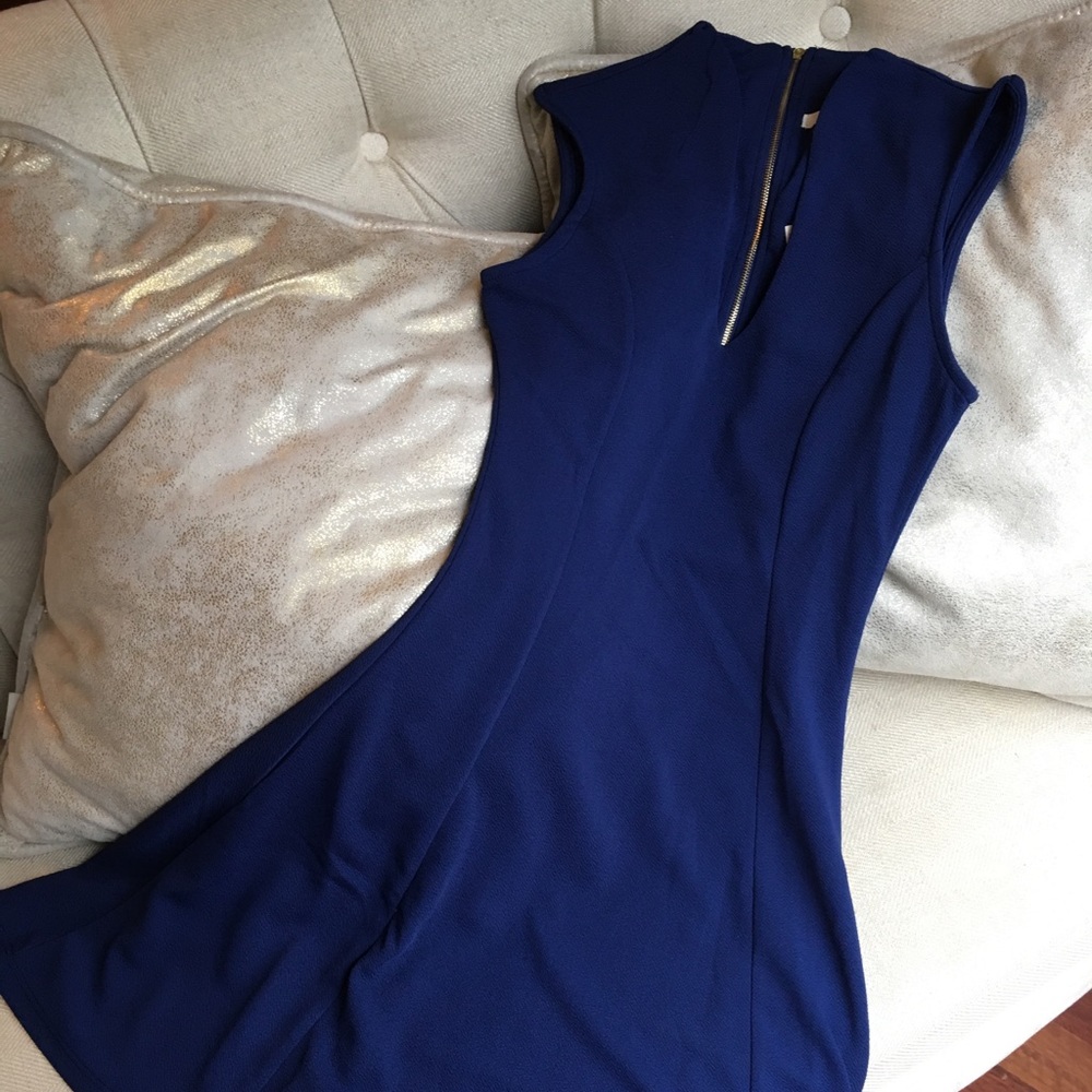 Francesca’s navy blue sleeveless dress.